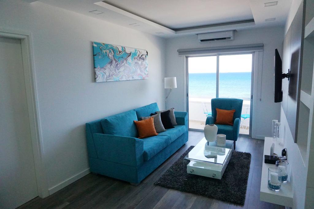 Lazuli Sea View Beachfront Ap 43 Larnaca Buitenkant foto