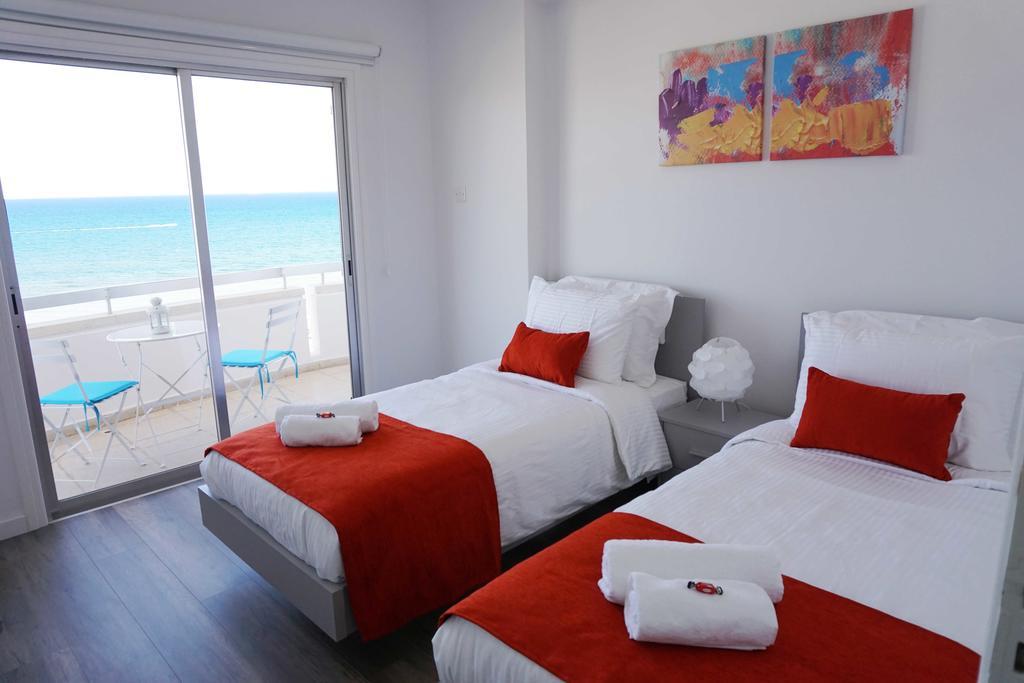 Lazuli Sea View Beachfront Ap 43 Larnaca Buitenkant foto