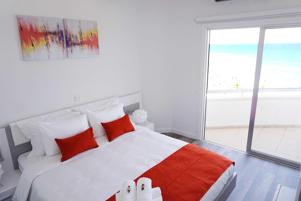 Lazuli Sea View Beachfront Ap 43 Larnaca Buitenkant foto