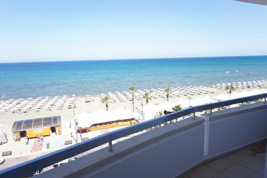 Lazuli Sea View Beachfront Ap 43 Larnaca Buitenkant foto